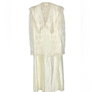 Scott McClintock ivory vintage Victorian 70s wedding dress 
Sz 10